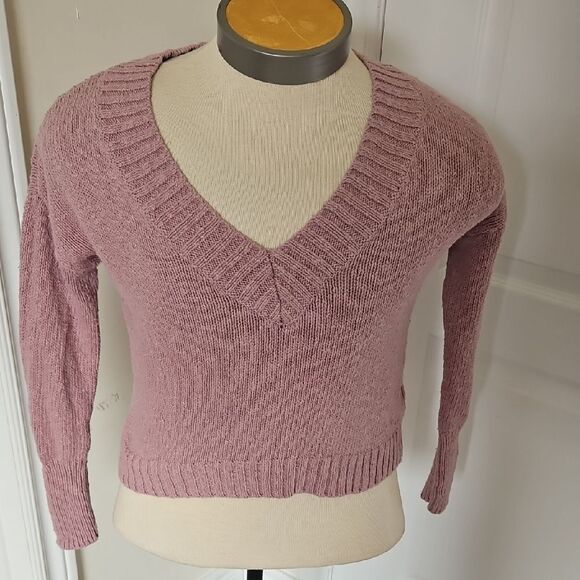 Pink V-Neck Sweater with Long Sleeves - Picture 4 of 16